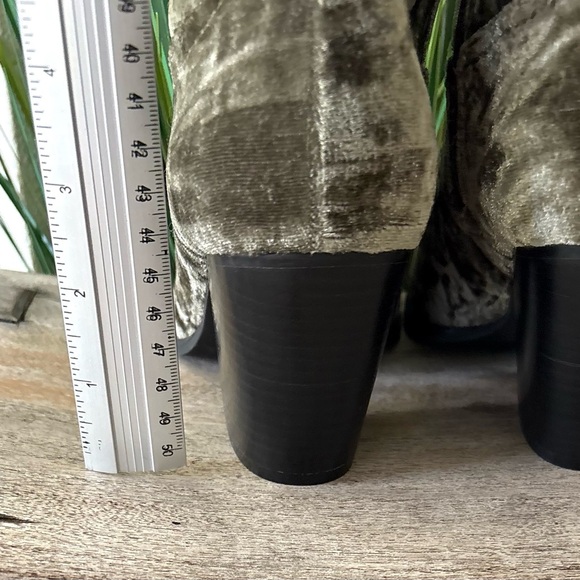 Gianni Bini Star Crossed 3 Green Velvet Boots - Picture 12 of 12